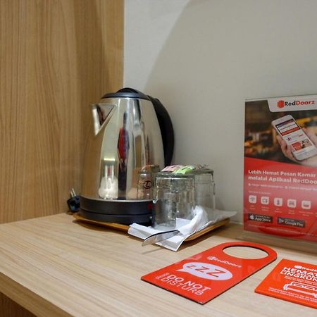 Reddoorz Plus @ Losari Макасар Екстериор снимка