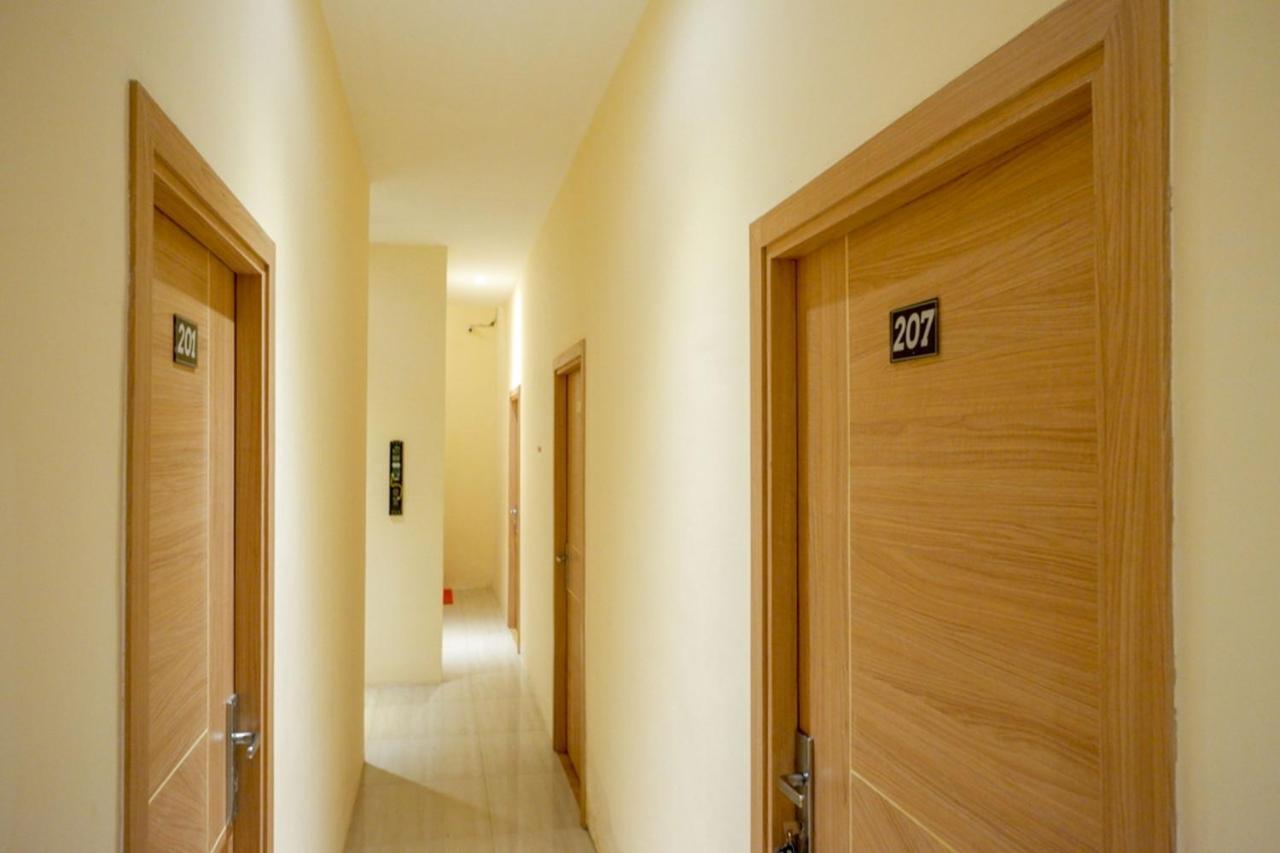 Reddoorz Plus @ Losari Макасар Екстериор снимка
