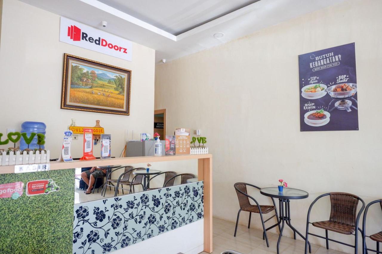 Reddoorz Plus @ Losari Макасар Екстериор снимка