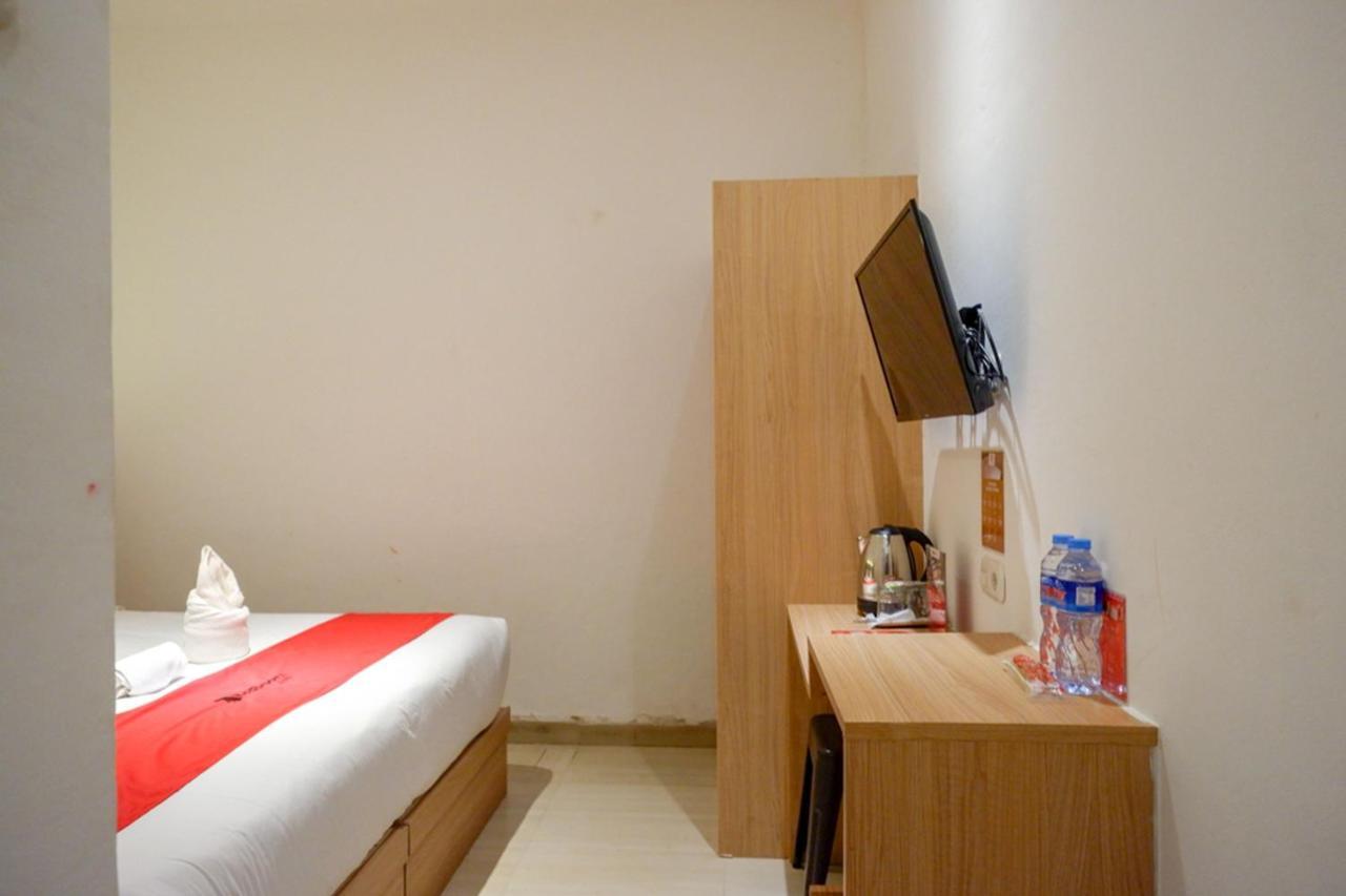 Reddoorz Plus @ Losari Макасар Екстериор снимка