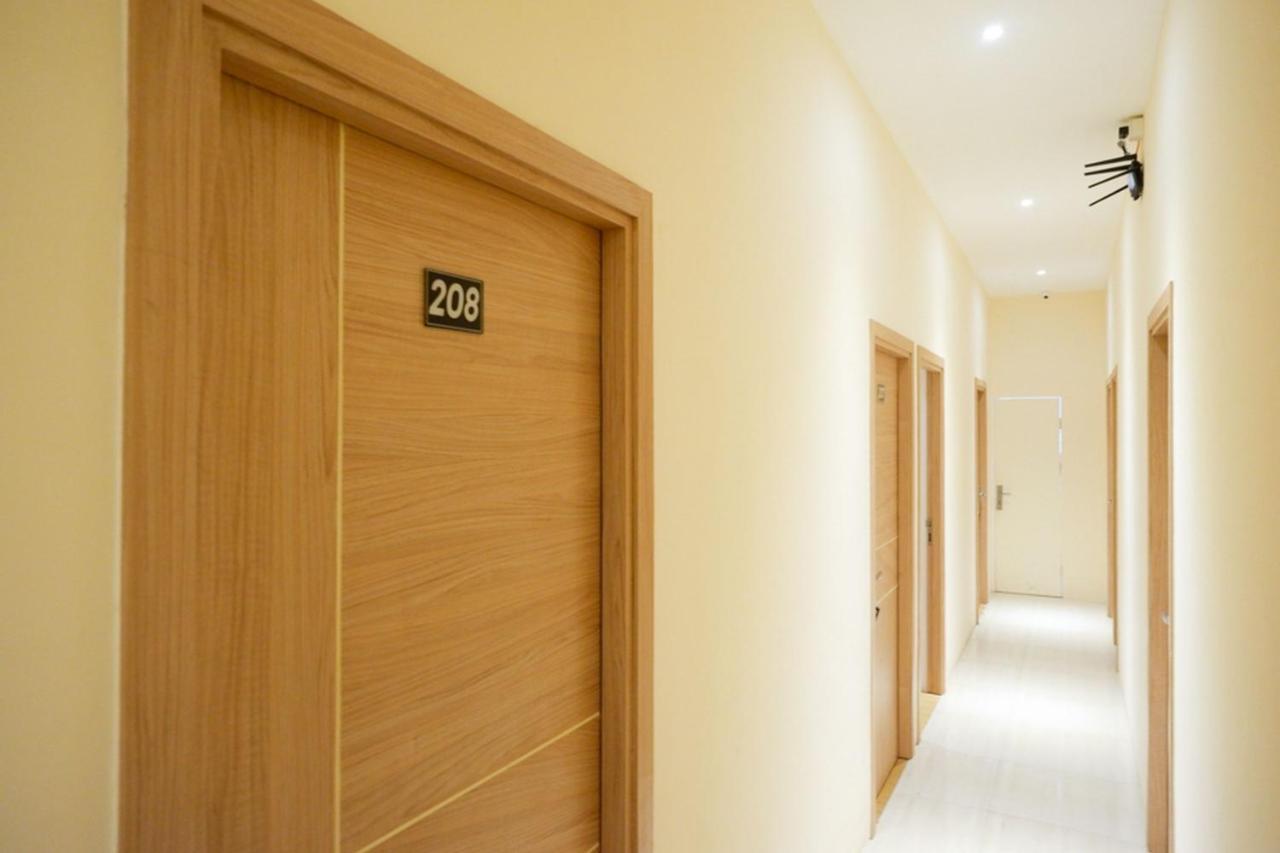 Reddoorz Plus @ Losari Макасар Екстериор снимка