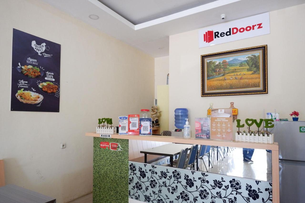 Reddoorz Plus @ Losari Макасар Екстериор снимка